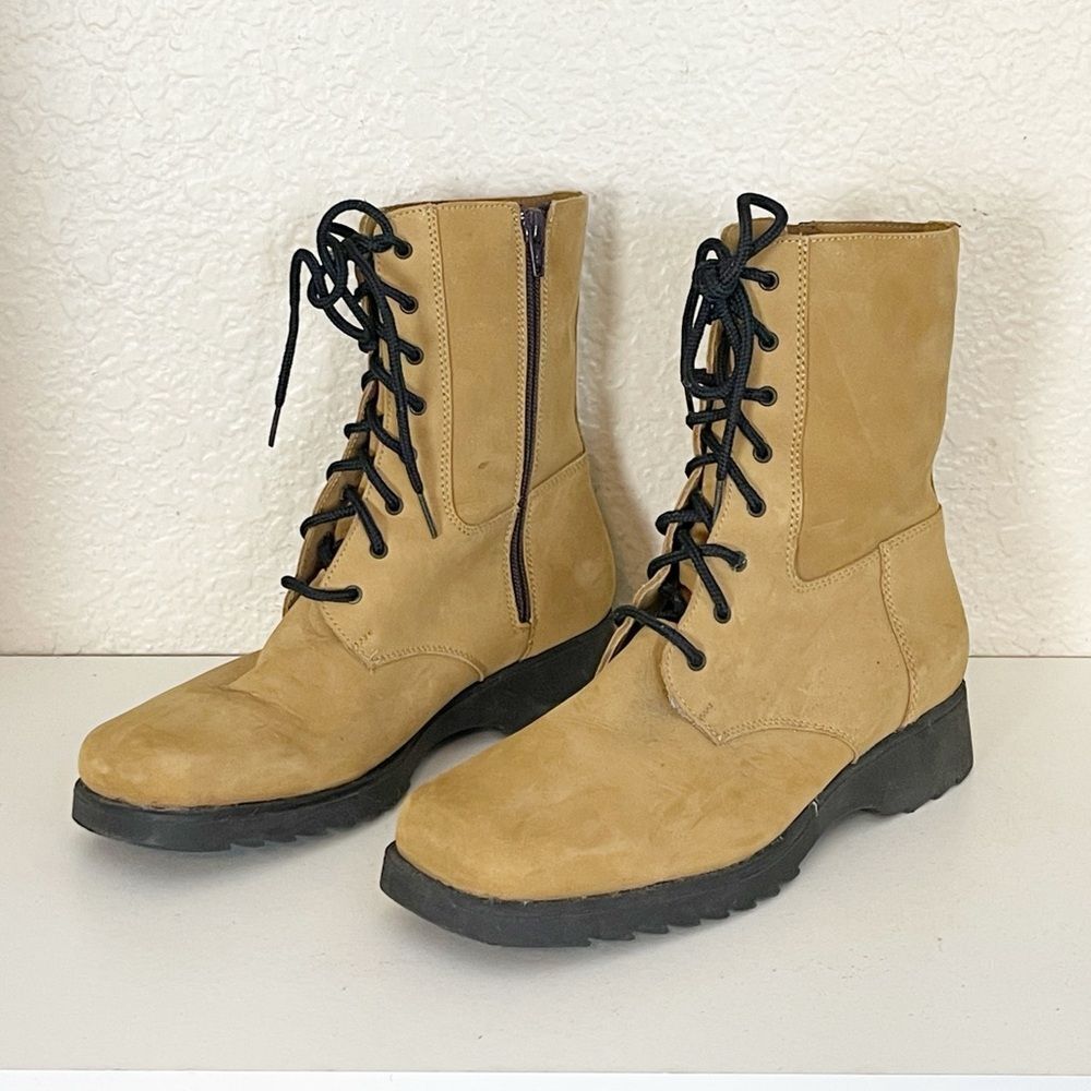 Vintage La Canadienne Tan Lace-Up combat Boots with Black Laces 9